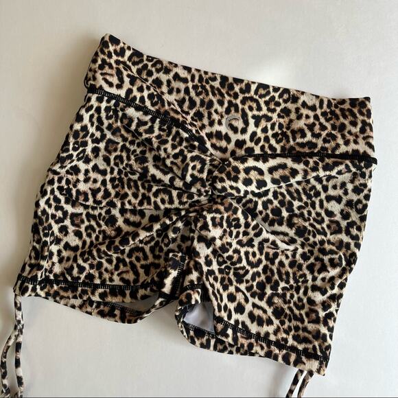 ZYIA Leopard Print Short - Picture 5 of 7